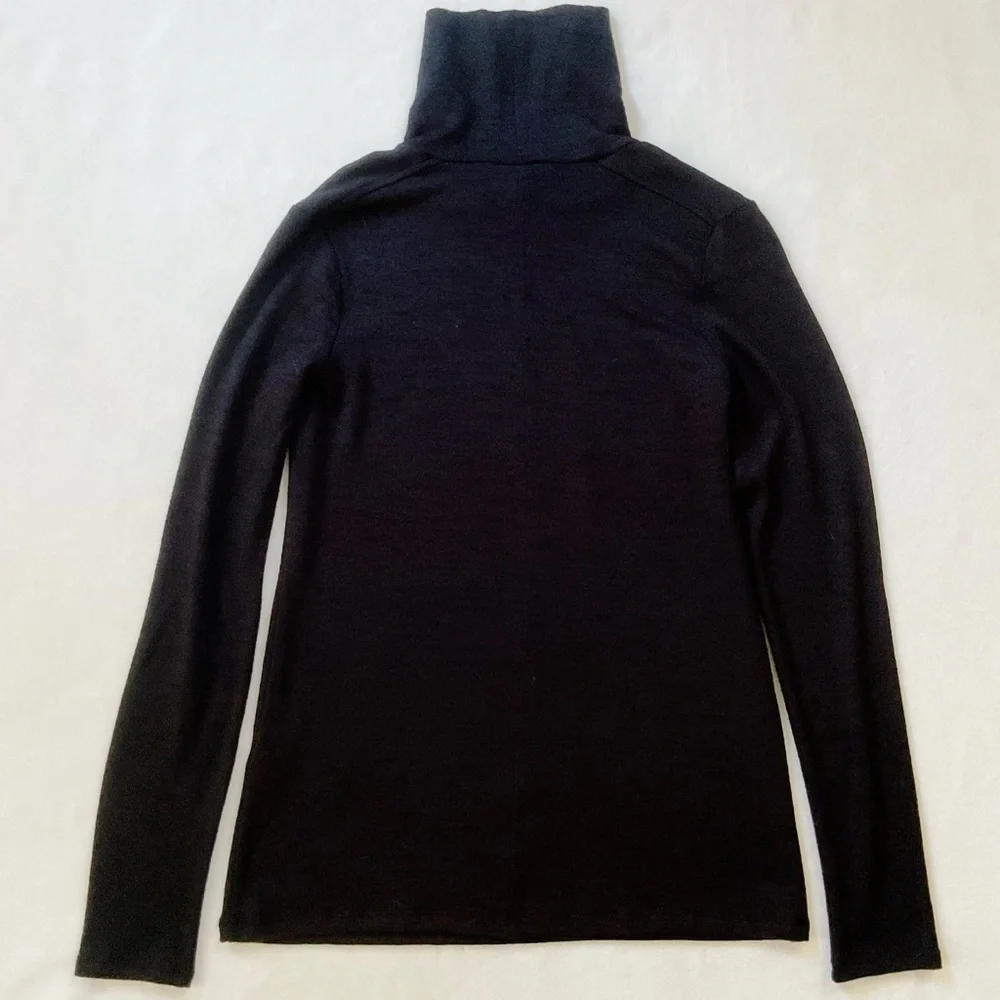 Banana Republic Black Turtleneck XS Lightweight Stretch Layering Top Chic Basic